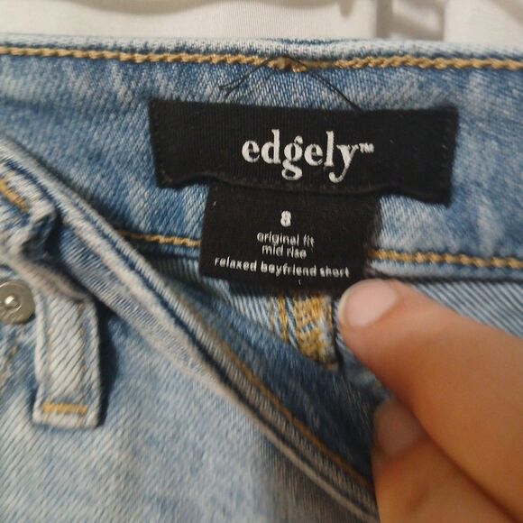 Maurices Edgely relaxed Boyfriend Denim Shorts distressed Size 8 - Picture 8 of 11